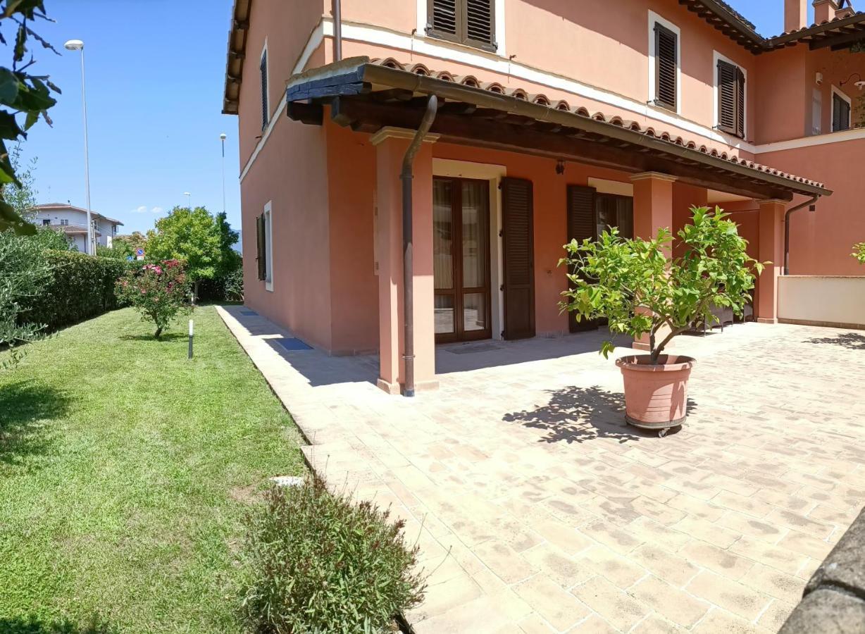 Casa Emilia - Appartamento Per Vacanze - فولينيو المظهر الخارجي الصورة
